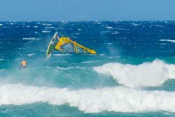 Volando sobre las olas (Foto Antonio Rico)